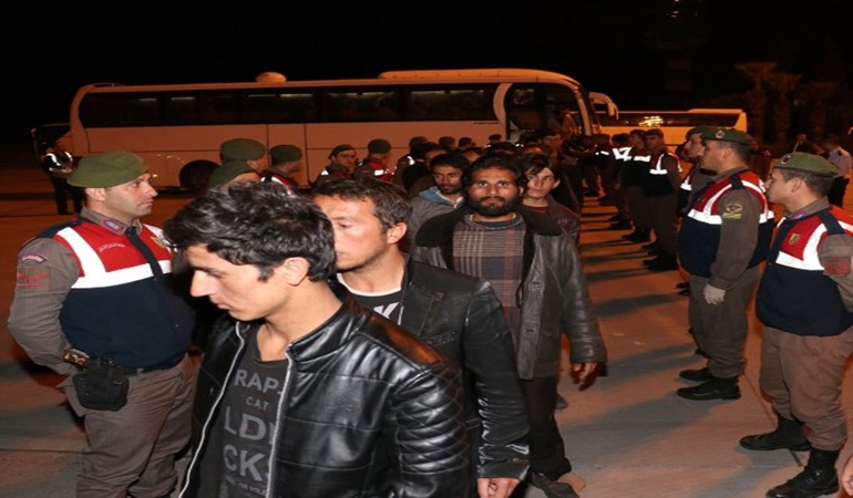 Kocaeli’de yakalanan 10 kaçak göçmen daha sınır dışı edildi