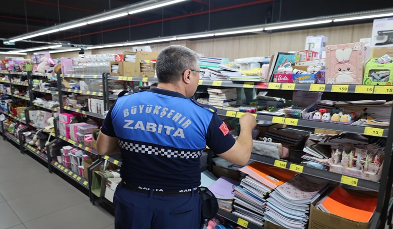 Kocaeli’de zabıta okul alışverişi için sahada 