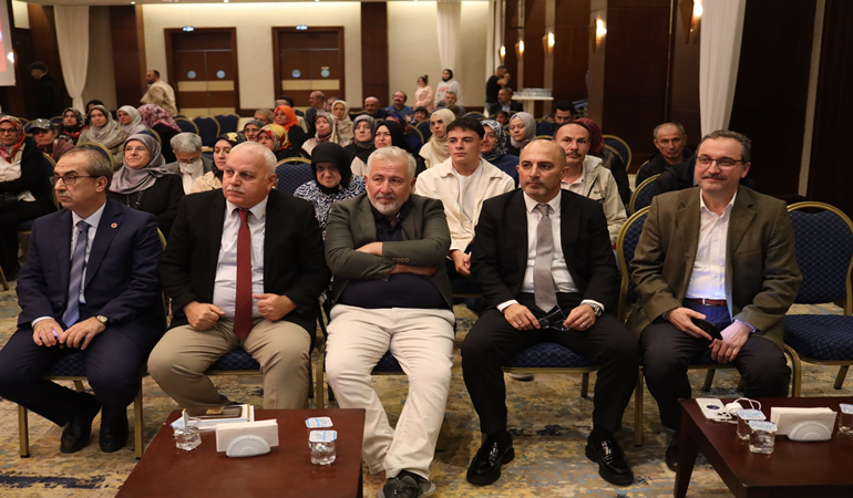 Kocaeli’deki BTP panelinde dikkat çeken mesajlar