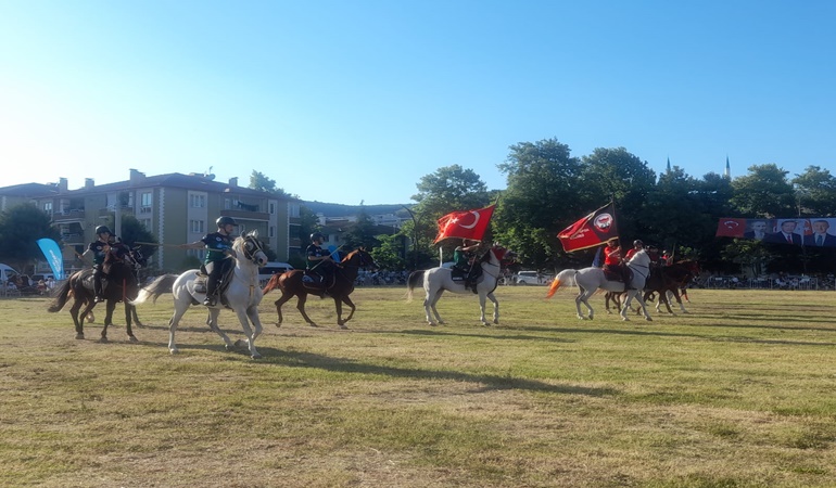 Kocaeli Erzurumlular Derneği, Derince’de cirit attı