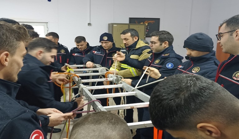 Kocaeli itfaiyesinde sualtı, yeraltı ve yer üstü eğitim