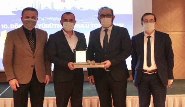 Kocaeli Kent Konseyi'nde eski yöneticilere plaket