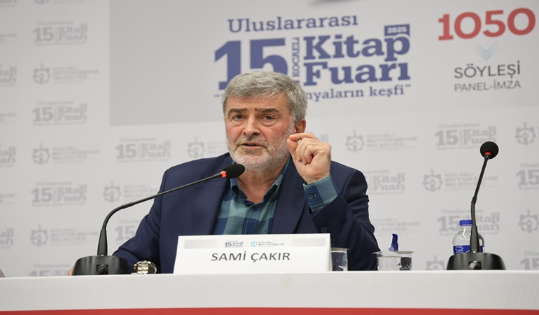 Kocaeli Milletvekili Çakır, Kitap Fuarı’nda şiir okudu!