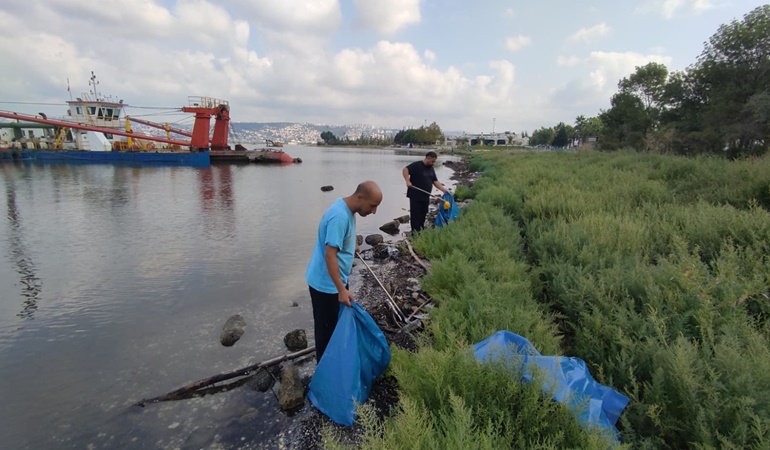 Kocaeli’nin kıyı şeritlerinden 10 ton atık çıktı