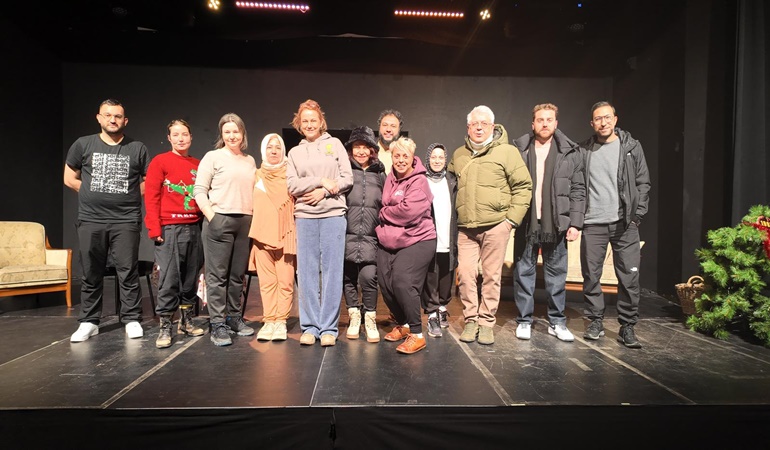 Kocaeli Şehir Tiyatroları oyuncuları Almanya’da beğeni topladı