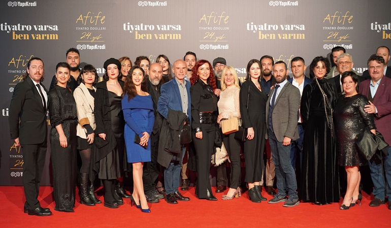 Kocaeli Şehir Tiyatrosu’ndan büyük başarı