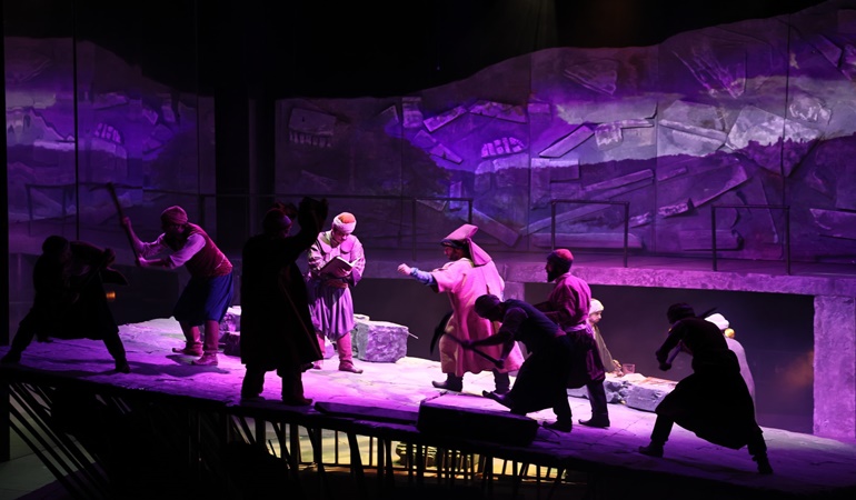 Kocaeli Şehir Tiyatrosu’nun oyuncuları İstanbul’da göz doldurdu