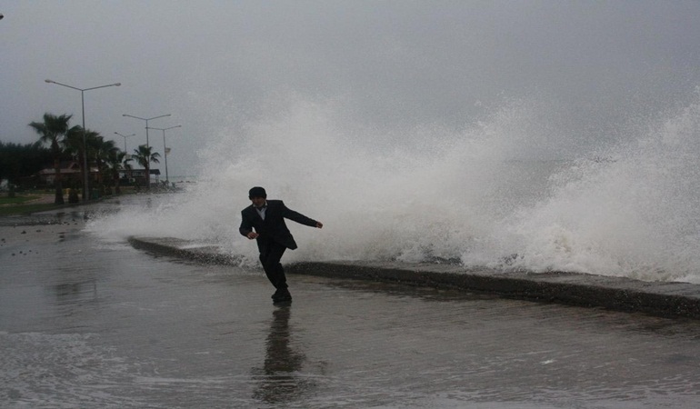 Kocaeli Valiliği’nden fırtına uyarısı