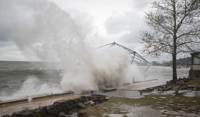 Kocaeli Valiliği’nden uyarı: Marmara Denizi’nde fırtına