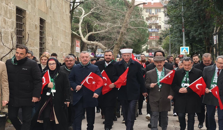 Kocaelililer, Milli Direniş Günü’nde ellerinde Türk bayrakları ile yürüdü