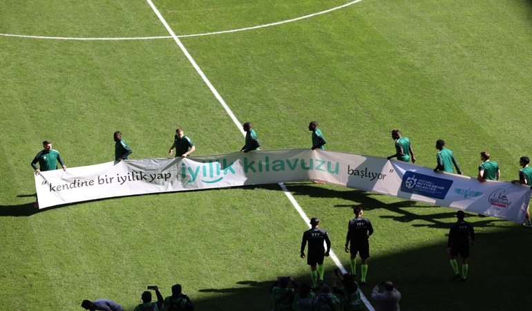 Kocaelispor-Gaziantep maçında anlamlı pankart