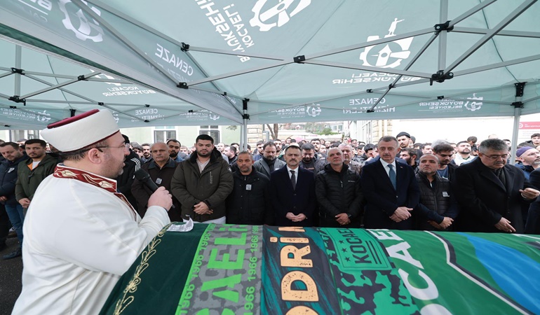 Kocaelispor maçında tribünden düşerek hayatını kaybetmişti, toprağa verildi