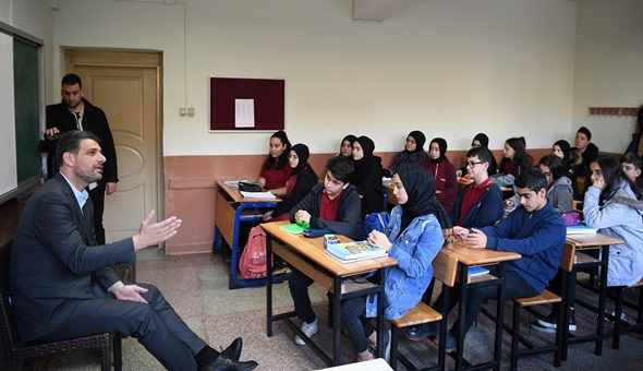 Kocaman gençleri dinliyor