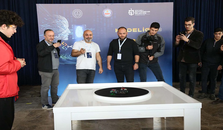 KODELİG'22 yarışması nefes kesti