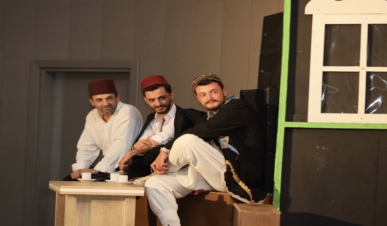 Konakta Bir Düğün adlı komedi oyunu, Körfez’de sahne aldı