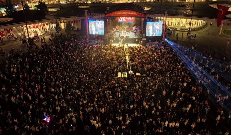 Konserde Kocaeli tek yürek oldu