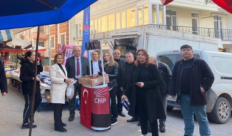 Körfez adayı Balıkçı Mevlit Kandili nedeniyle tatlı dağıttı