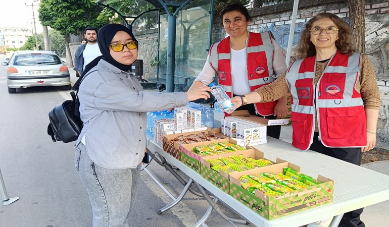 Körfez Belediyesi 23 okulda stant kurdu