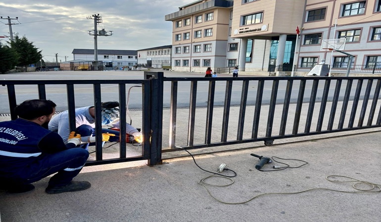 Körfez Belediyesi’nden eğitim kurumlarına destek 