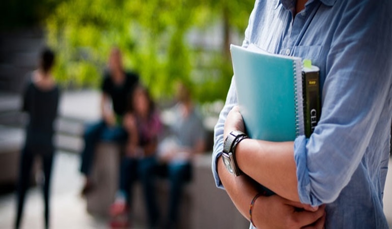 Körfez Belediyesi’nden üniversite öğrencilerine 10 bin TL destek!