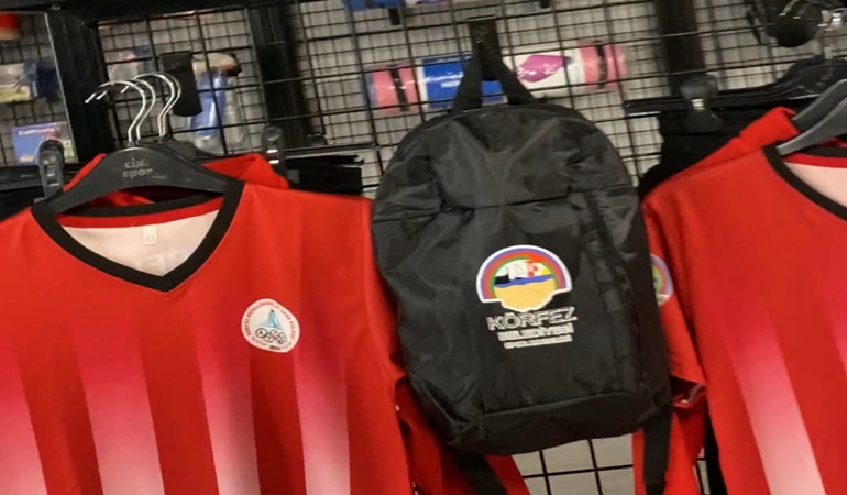 Körfez Belediyesi’nin ücretsiz kursunda yandaştan forma al dayatması mı var?