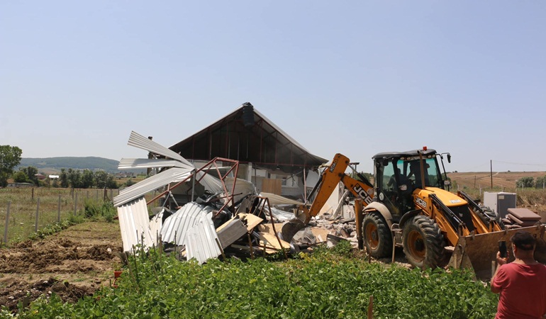 Körfez’de 1 haftada 15 kaçak yapı yıkıldı