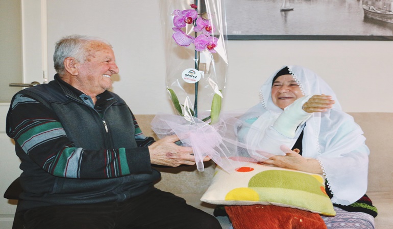 Körfez’de 50 yıllık evli çiftlere sürpriz!