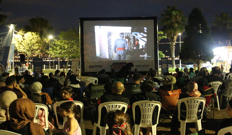 Körfez’de açık havada sinema keyfi