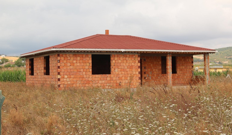 Körfez’de bir kaçak yapı daha yerle bir edildi