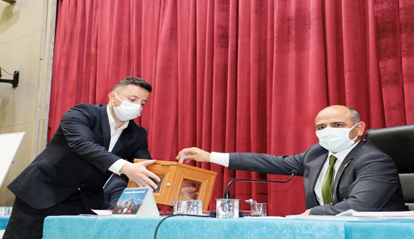 Körfez’de ihtiyaç sahibi öğrenciler için 500 tablet