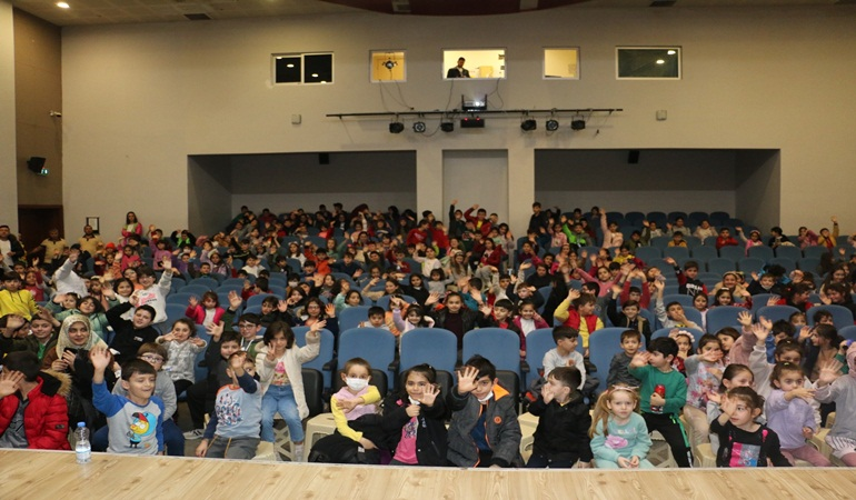 Körfez’de kahkaha dolu sinema keyfi 