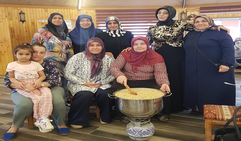 Körfez’de kıl çadırında aşure programı