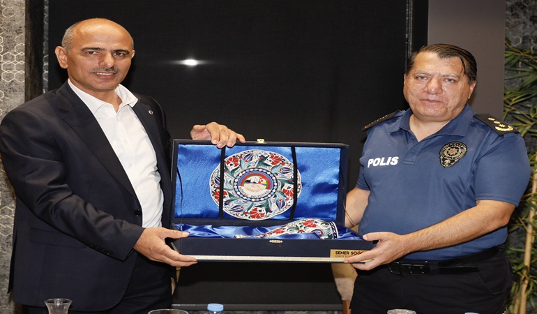 Körfez’de Manap için veda yemeği