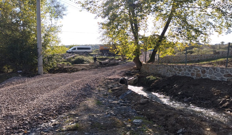 Körfez’de selde çöken köy yolu ulaşıma açıldı
