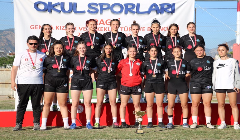 Körfez’in kızları Ragbide Türkiye Şampiyonu oldu  