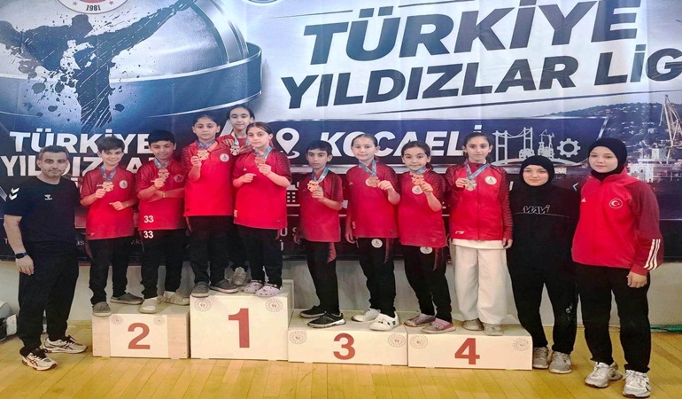 Körfez’in yıldız karatecileri Darıca’da da madalyaları topladı