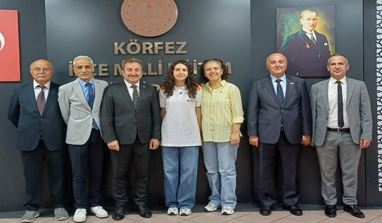 Körfezim Eğitim Kurumları LGS Türkiye şampiyonu Ecrin Ece Kolay’ı tebrik ettiler