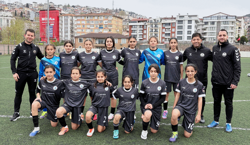 Körfezin futbolcu kızları sahadan galip ayrıldı
