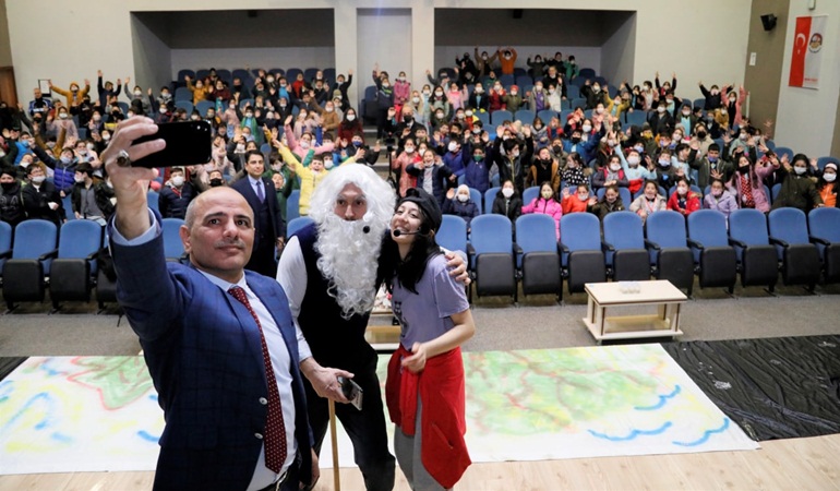 Körfezli çocuklar Dansçı Buse’yle eğlendi