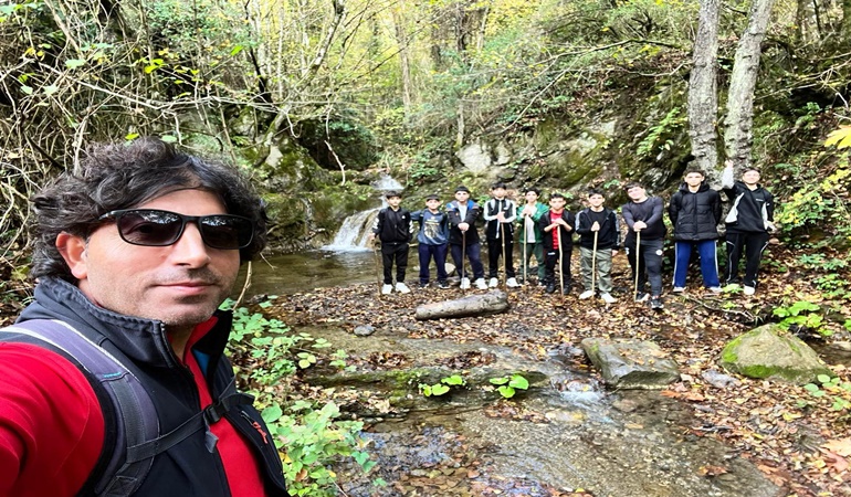 Körfezli futbolcular yürüdüler, öğrendiler, çöpleri topladılar!