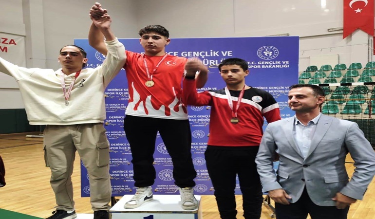 Körfezli güreşçilerin sırtı yere gelmedi!