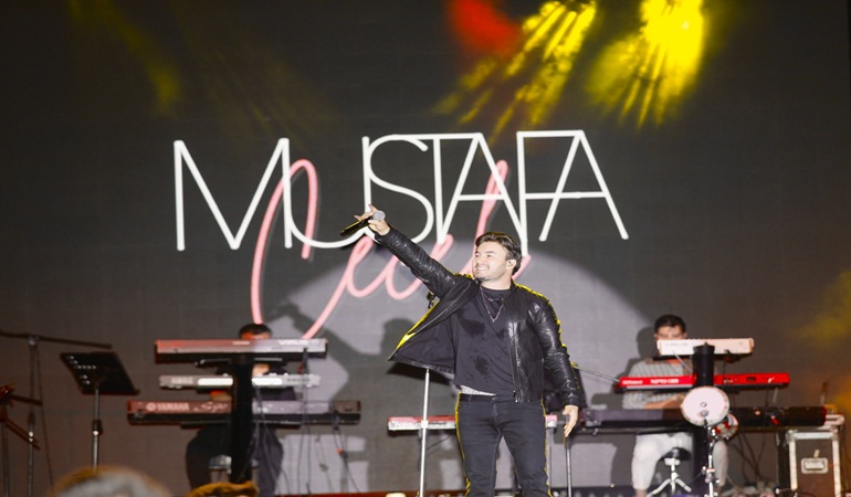 Körfezliler Mustafa Ceceli ile doyasıya eğlendi