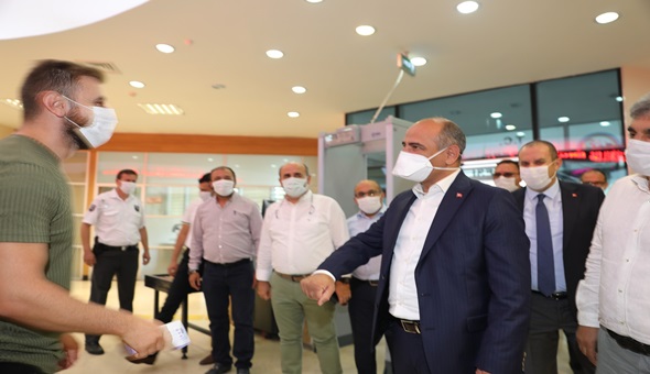 Koronayı yenen Başkan Söğüt, alkışlarla karşılandı