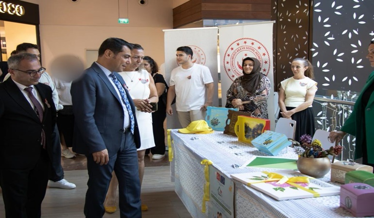 Koruma altındaki çocukların eserleri Symbol AVM’de görücüye çıktı