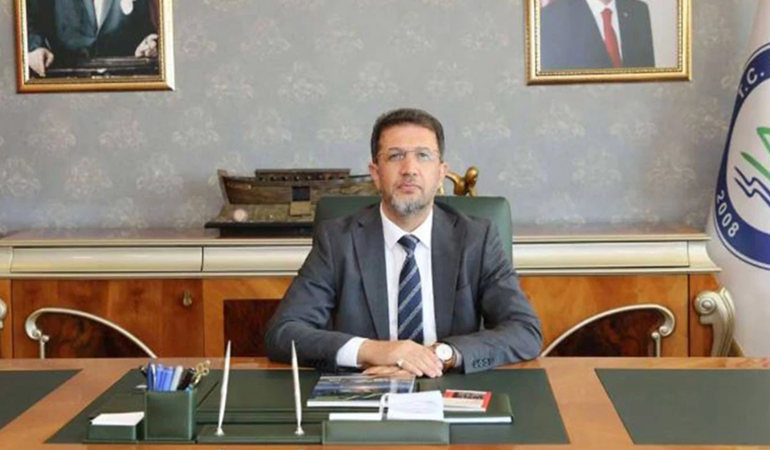 Köşeye sıkışan rektör gerçekleri yazan medyayı kafir ilan etti