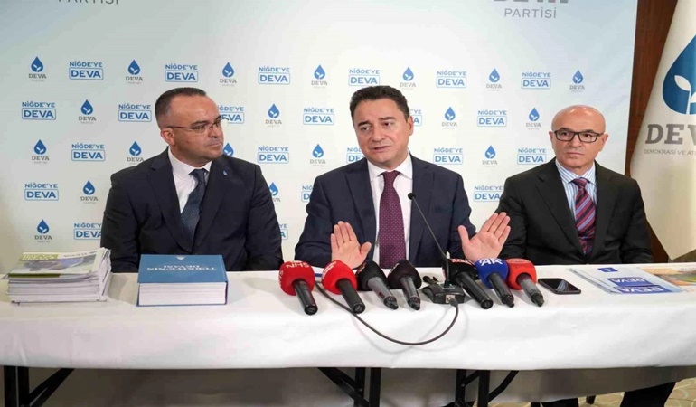 Koskoca bir torpil ve kayırma şebekesi