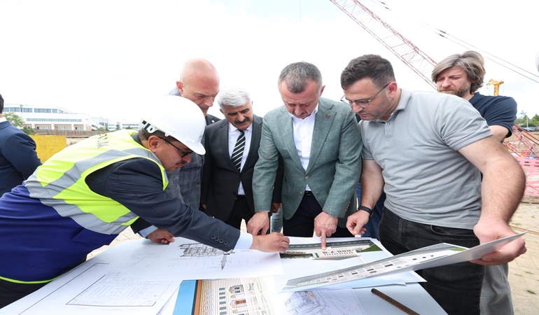 KOÜ Camii ve Otopark inşaatını yerinde incelediler