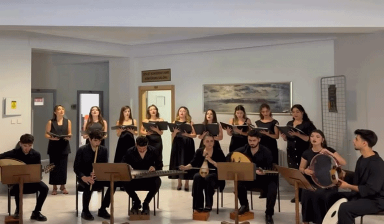 KOÜ’de kulakların pasını silen müzik dinletisi
