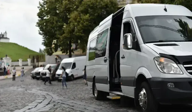 KOÜ’de servis araçları kullandırılmayan personellere yol masrafları ödensin!