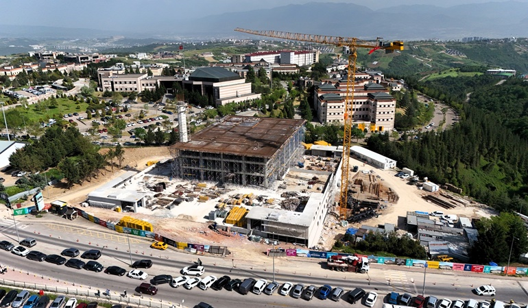 KOÜ Umuttepe Cami ve Otoparkı son şeklini almaya başladı
